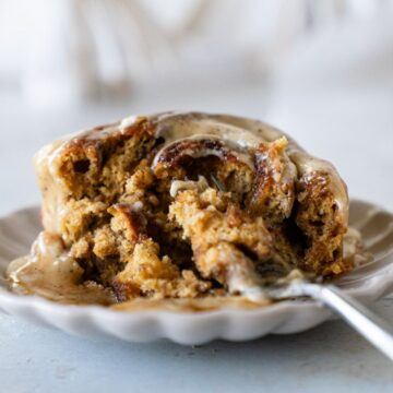 caramel gingerbread cinnamon rolls