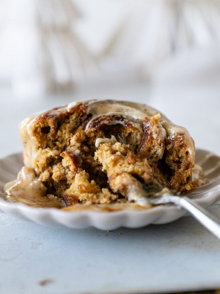 caramel gingerbread cinnamon rolls