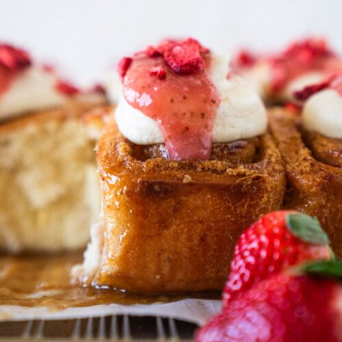 strawberry cinnamon rolls