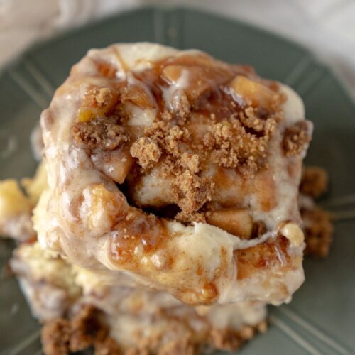 apple pie cinnamon rolls