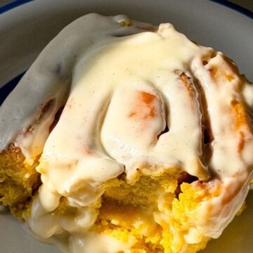pumpkin chai cinnamon rolls