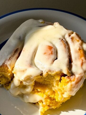 pumpkin chai cinnamon rolls